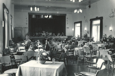 59 - Heropening, nieuwe zaal